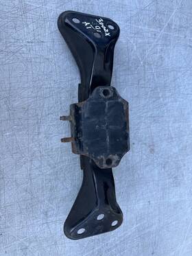 1132030p00 Nissan 1991 300zx Non-turbo Automatic Transmission Support Bracket Oem